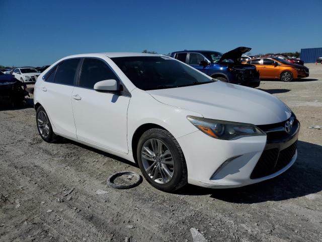 4T1BF1FK8HU640110 - 2017 TOYOTA CAMRY LE WHITE photo 4