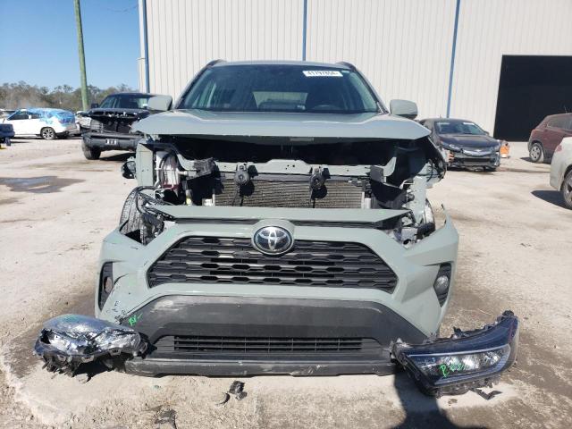 2T3P1RFV1MW239934 - 2021 TOYOTA RAV4 XLE SILVER photo 5