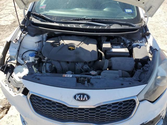 KNAFK4A69G5610066 - 2016 KIA FORTE LX WHITE photo 11