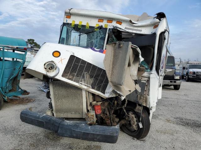 4UZAANCP14CL85348 - 2004 FREIGHTLINER CHASSIS M LINE WALK-IN VAN WHITE photo 10