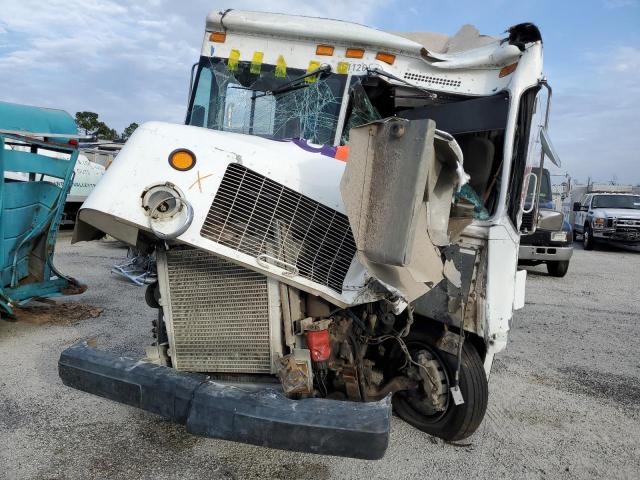 4UZAANCP14CL85348 - 2004 FREIGHTLINER CHASSIS M LINE WALK-IN VAN WHITE photo 9