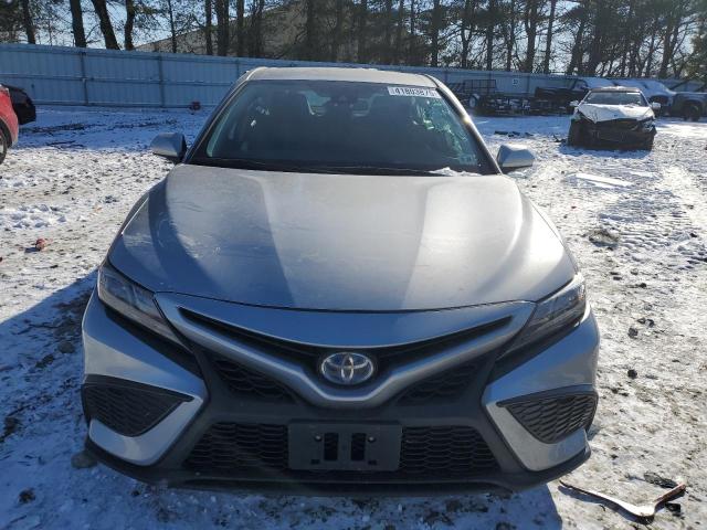 4T1G31AK7RU623662 - 2024 TOYOTA CAMRY SE NIGHT SHADE SILVER photo 5