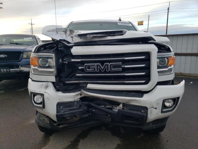 1GT12REY1KF137577 - 2019 GMC SIERRA K2500 SLT WHITE photo 5