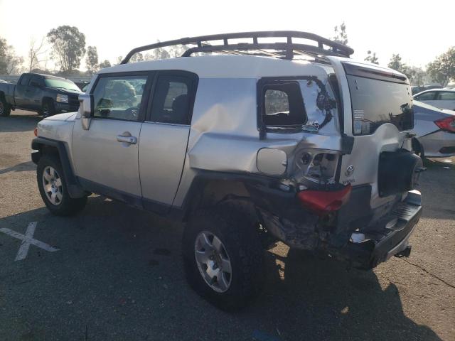 JTEBU11F770037090 - 2007 TOYOTA FJ CRUISER SILVER photo 2