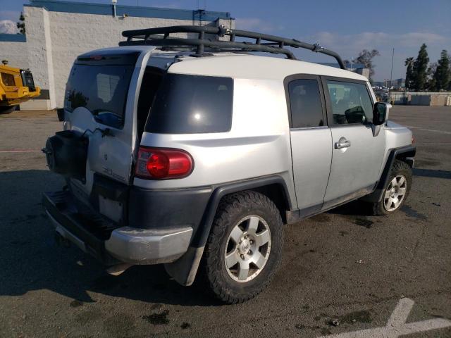 JTEBU11F770037090 - 2007 TOYOTA FJ CRUISER SILVER photo 3