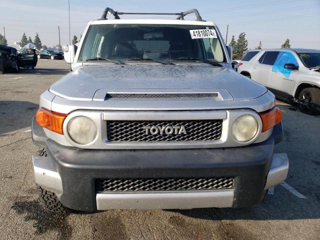 JTEBU11F770037090 - 2007 TOYOTA FJ CRUISER SILVER photo 5