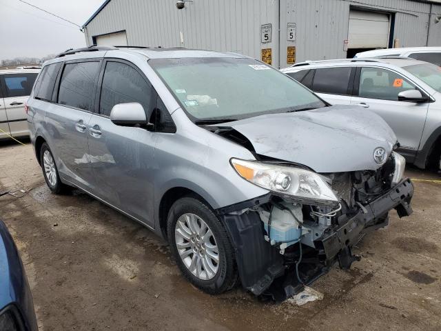 5TDYK3DC7GS760632 - 2016 TOYOTA SIENNA XLE SILVER photo 4