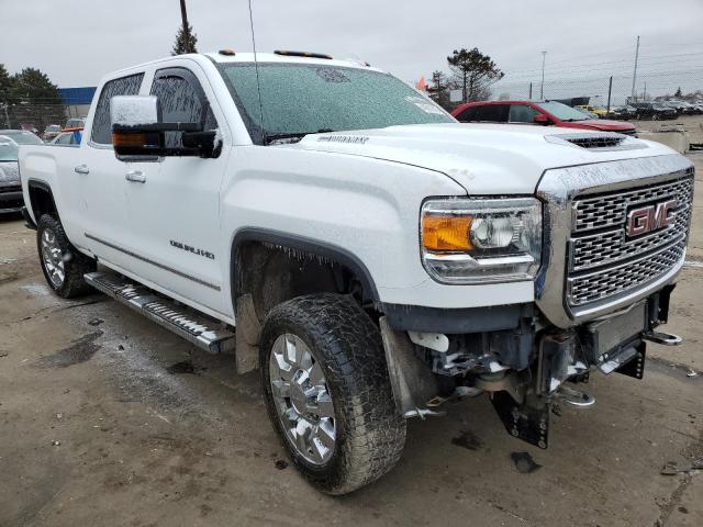 1GT12SEY3KF126085 - 2019 GMC SIERRA K2500 DENALI WHITE photo 4