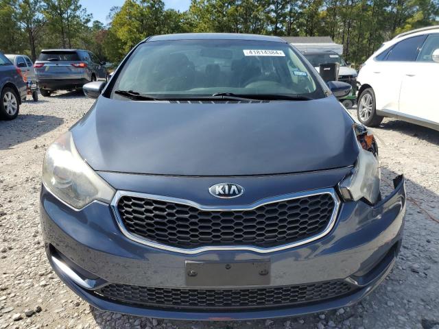 KNAFK4A62G5565438 - 2016 KIA FORTE LX BLUE photo 5