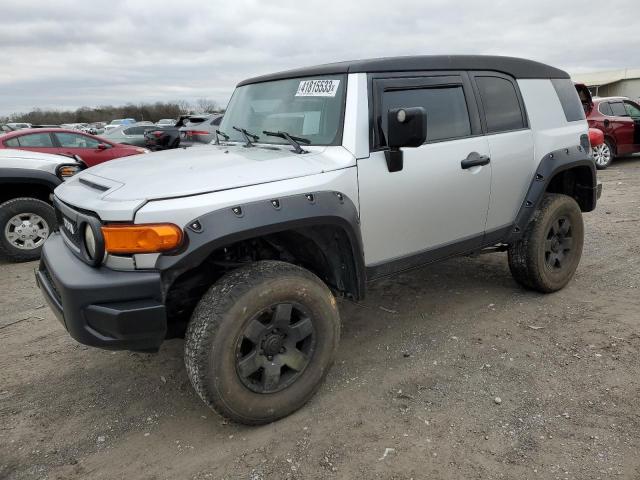 JTEBU11F570038819 - 2007 TOYOTA FJ CRUISER SILVER photo 1