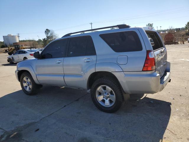 JTEZU14R268061365 - 2006 TOYOTA 4RUNNER SR5 SILVER photo 2