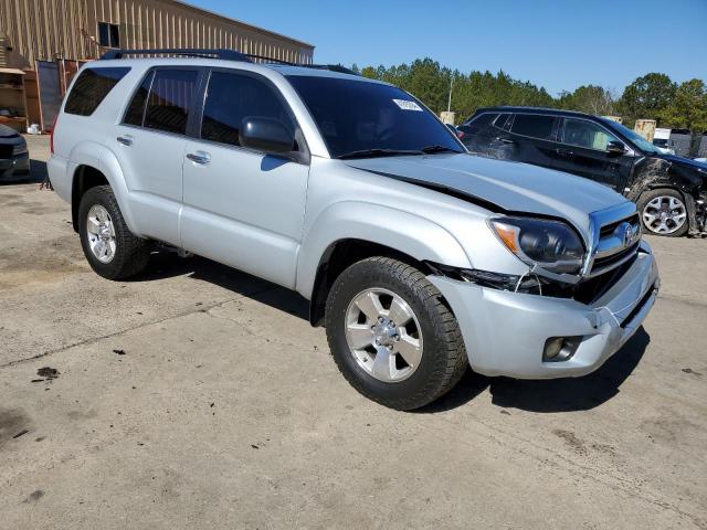 JTEZU14R268061365 - 2006 TOYOTA 4RUNNER SR5 SILVER photo 4