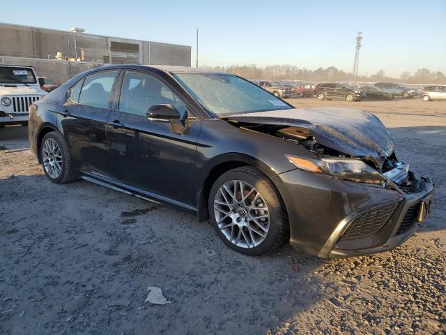 4T1G11BK5NU069584 - 2022 TOYOTA CAMRY SE BLACK photo 4