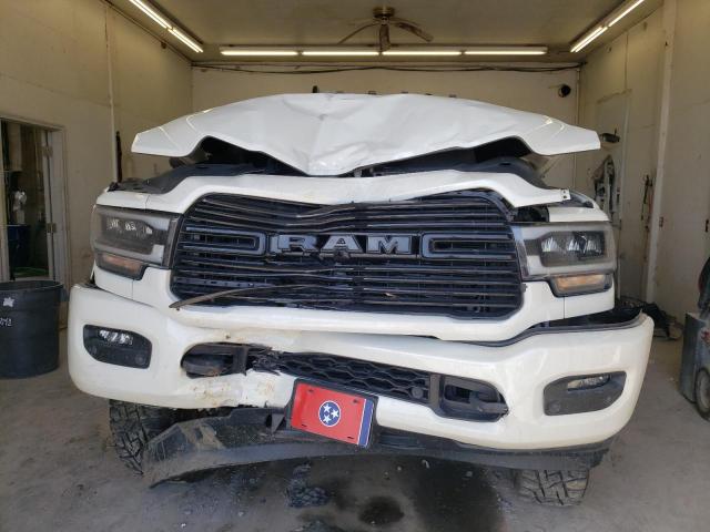 3C6UR5FL6NG249810 - 2022 RAM 2500 LARAMIE WHITE photo 5