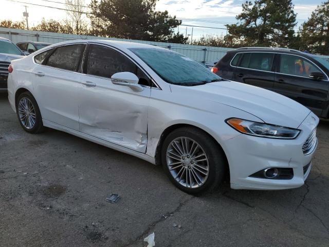 3FA6P0H95DR252119 - 2013 FORD FUSION SE WHITE photo 4