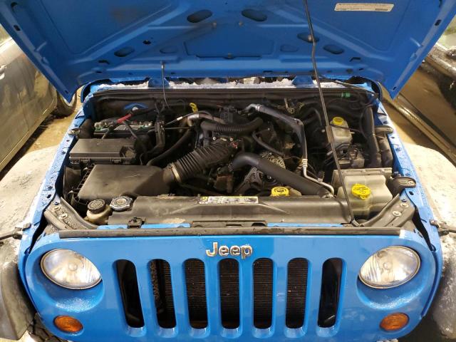 1J4BA3H17BL621073 - 2011 JEEP WRANGLER U SPORT Синій фото 11