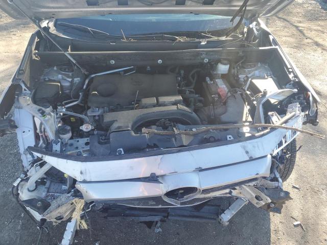 2T3W1RFV2KW015435 - 2019 TOYOTA RAV4 XLE SILVER photo 11