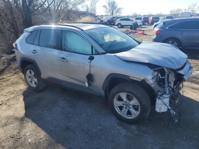 2T3W1RFV2KW015435 - 2019 TOYOTA RAV4 XLE SILVER photo 4