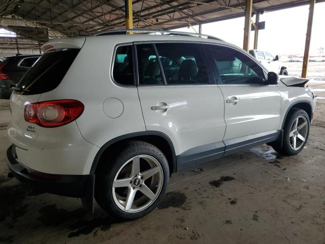 WVGBV75N09W526853 - 2009 VOLKSWAGEN TIGUAN SE WHITE photo 3