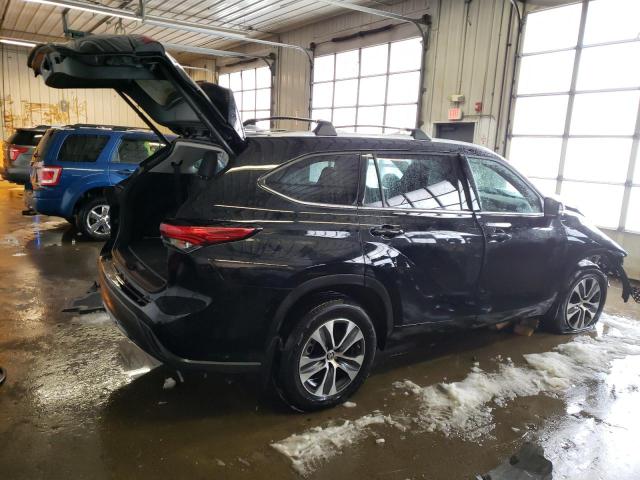 5TDGZRBH2NS586717 - 2022 TOYOTA HIGHLANDER XLE BLACK photo 3