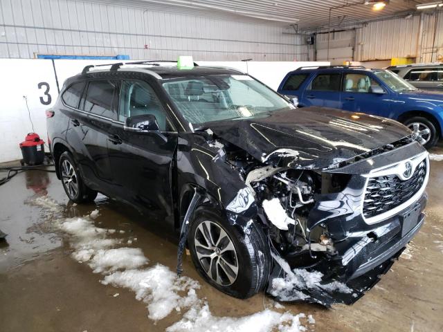 5TDGZRBH2NS586717 - 2022 TOYOTA HIGHLANDER XLE BLACK photo 4