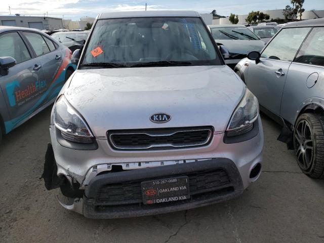 KNDJT2A57C7392732 - 2012 KIA SOUL SILVER photo 5