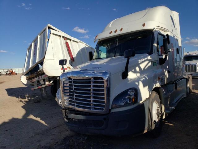 3AKJGLDR7JSJH2447 - 2018 FREIGHTLINER CASCADIA 1 WHITE photo 2