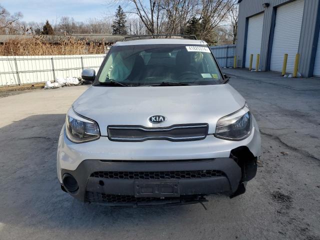 KNDJN2A25H7435715 - 2017 KIA SOUL SILVER photo 5