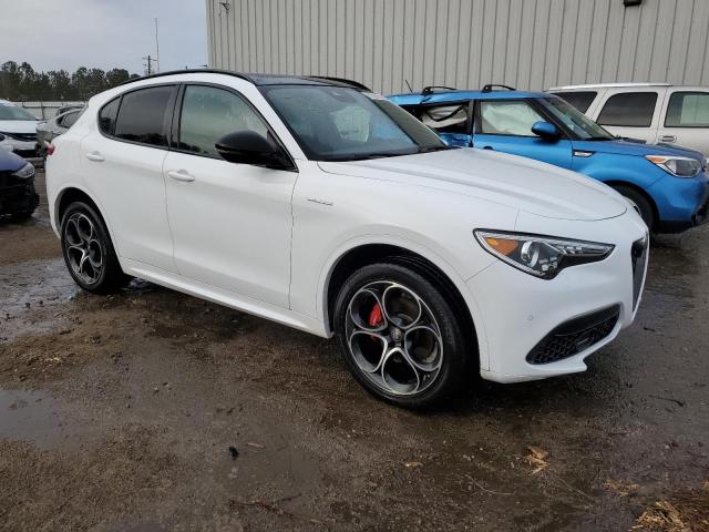 ZASPAKBN4N7D45893 - 2022 ALFA ROMEO STELVIO TI WHITE photo 4