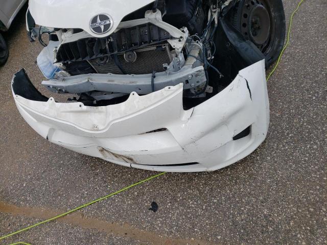 JTKKUPB46E1047047 - 2014 TOYOTA SCION XD WHITE photo 12