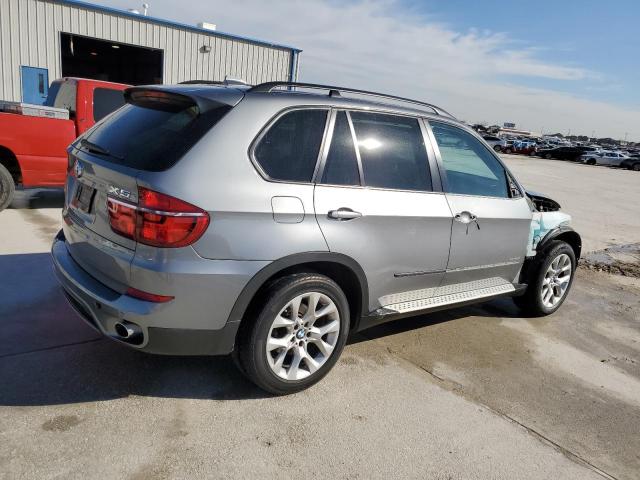 5UXZV4C54D0B00357 - 2013 BMW X5 XDRIVE35I GRAY photo 3