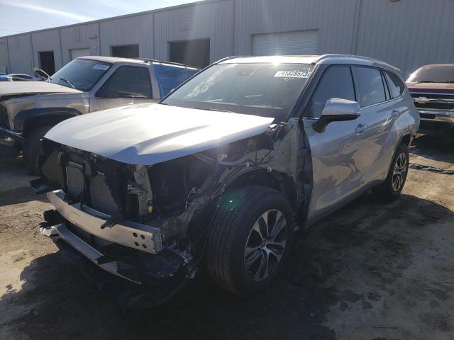 5TDHZRAH9NS119249 - 2022 TOYOTA HIGHLANDER XLE SILVER photo 1