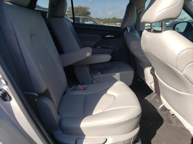 5TDHZRAH9NS119249 - 2022 TOYOTA HIGHLANDER XLE SILVER photo 10