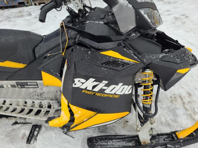 2BPSMUCA4CV000156 - 2012 SKI DOO RENEGADE BLACK photo 9