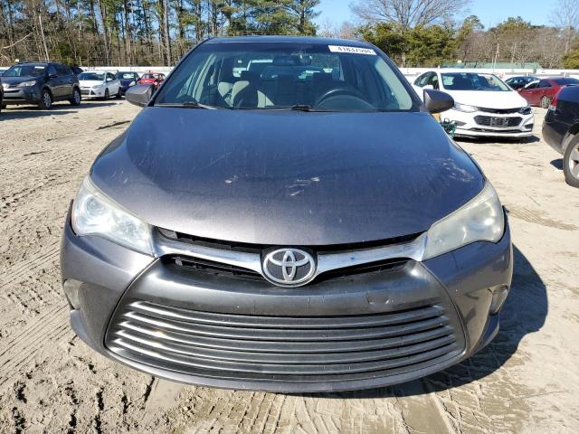 4T4BF1FK4FR512398 - 2015 TOYOTA CAMRY LE GRAY photo 5