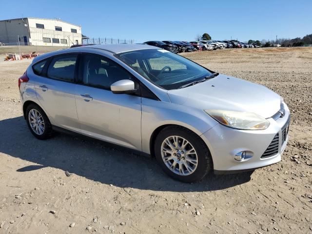 1FAHP3K23CL169310 - 2012 FORD FOCUS SE SILVER photo 4