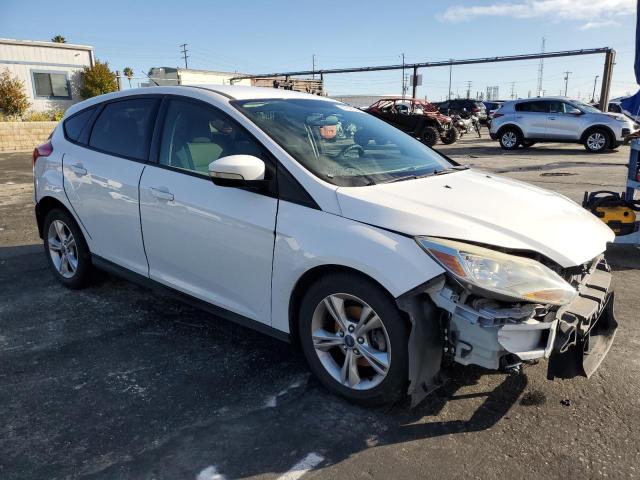 1FADP3K20DL363096 - 2013 FORD FOCUS SE WHITE photo 4