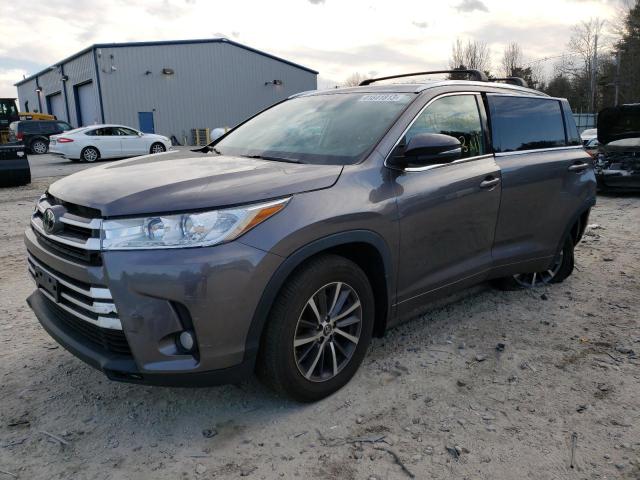 5TDJZRFH5JS529261 - 2018 TOYOTA HIGHLANDER SE GRAY photo 1