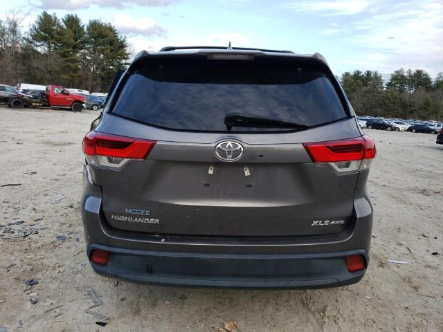 5TDJZRFH5JS529261 - 2018 TOYOTA HIGHLANDER SE GRAY photo 6