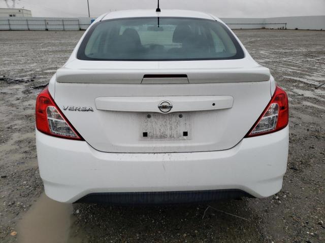 3N1CN7AP3JL837092 - 2018 NISSAN VERSA S WHITE photo 6