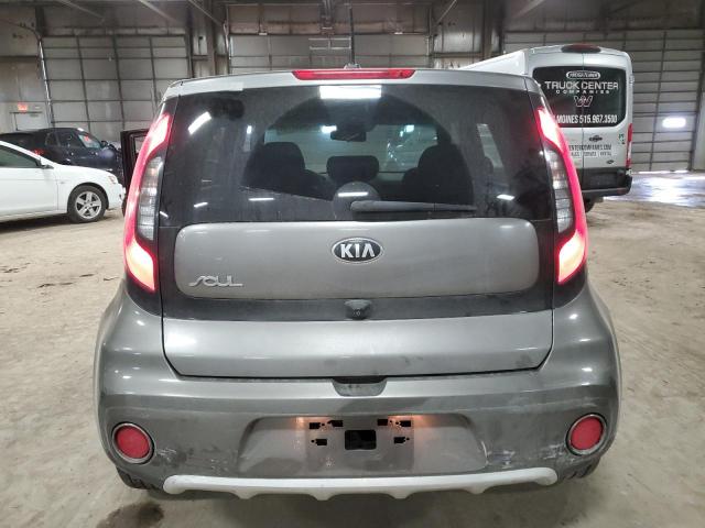 KNDJP3A58H7420653 - 2017 KIA SOUL + GRAY photo 6