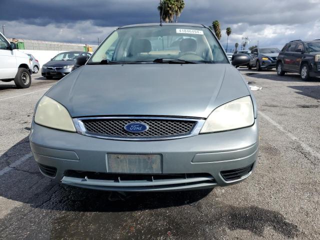 1FAHP34N06W176662 - 2006 FORD FOCUS ZX4 GRAY photo 5