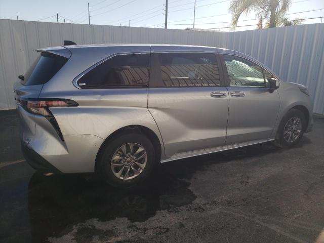 5TDKRKEC0PS145849 - 2023 TOYOTA SIENNA LE SILVER photo 3