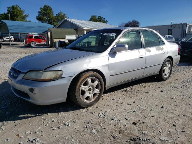 1HGCG564XWA065880 - 1998 HONDA ACCORD LX SILVER photo 1