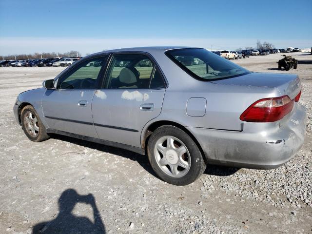 1HGCG564XWA065880 - 1998 HONDA ACCORD LX SILVER photo 2