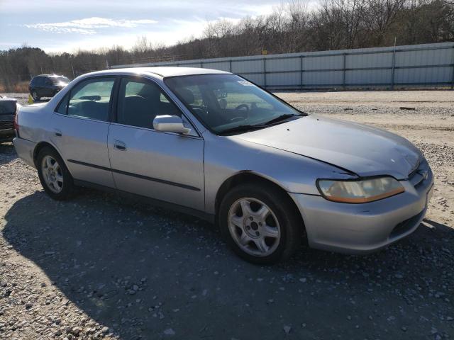 1HGCG564XWA065880 - 1998 HONDA ACCORD LX SILVER photo 4