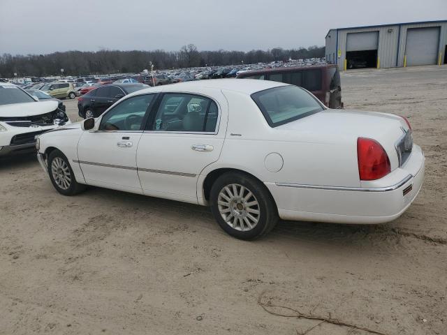 1LNHM82W53Y617192 - 2003 LINCOLN TOWN CAR SIGNATURE WHITE photo 2