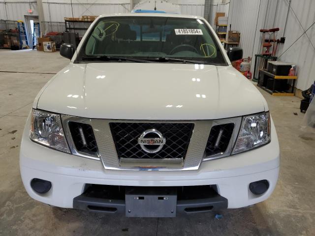 1N6AD0CW2KN884910 - 2019 NISSAN FRONTIER SV WHITE photo 5