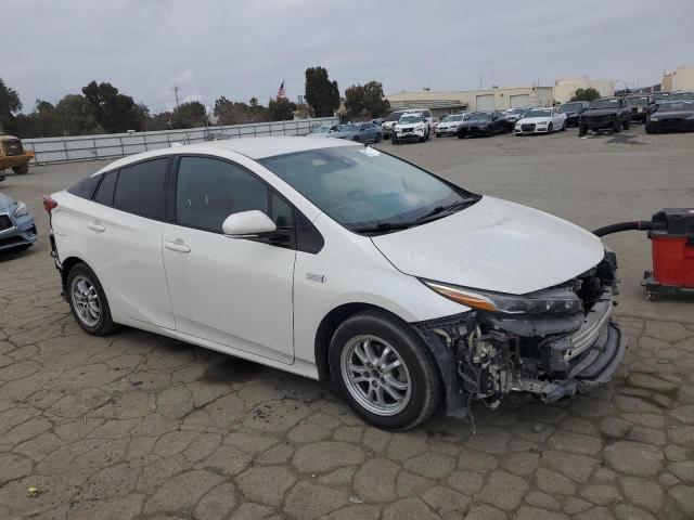 JTDKARFP4H3058072 - 2017 TOYOTA PRIUS PRIM WHITE photo 4