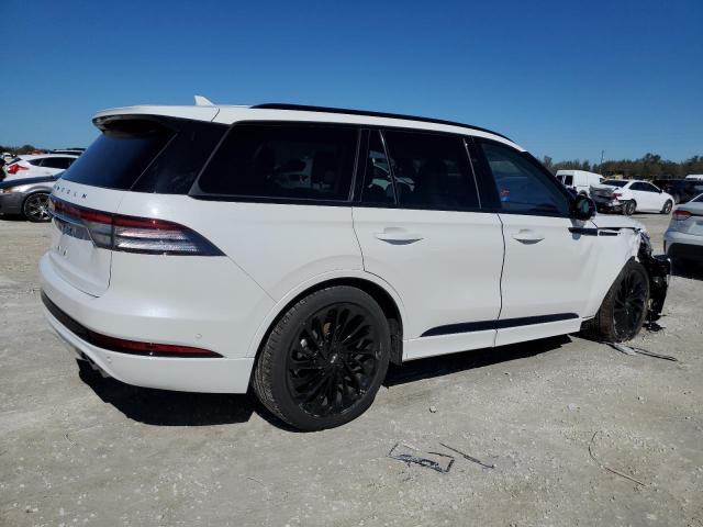 5LM5J7XC0PGL19985 - 2023 LINCOLN AVIATOR RESERVE WHITE photo 3